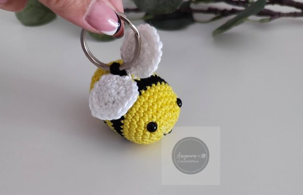 Horgolt méhecske kulcstartó