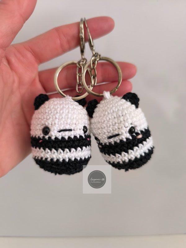 Horgolt panda kulcstartó